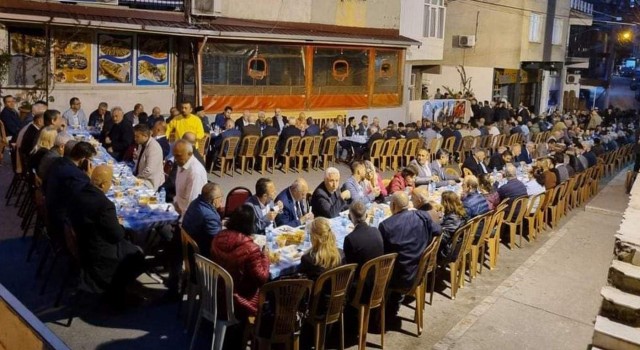 Eski İzmir Erzurumlular Derneğinden 500 kişilik iftar sofrası