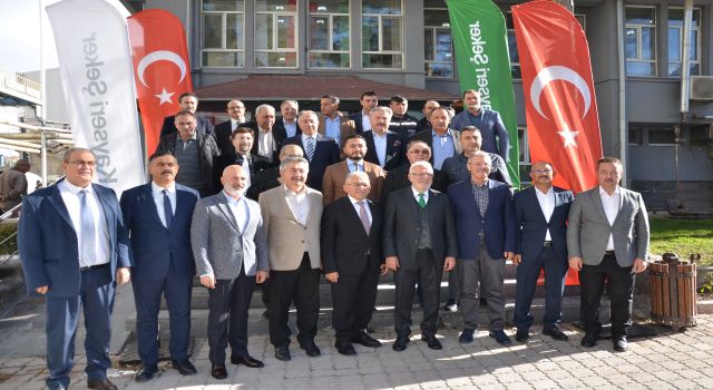 AK Parti Genel Başkanvekili Mustafa Elitaş Kayseri Şeker Fabrikası çalışanları ile bir araya geldi