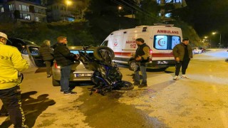 Sinopta motosiklet otomobille çarpıştı: 1 yaralı
