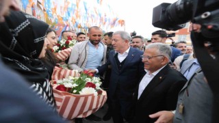 Bakan Akar ve Başkan Büyükkılıçın Tomarza ve Bünyan ziyaretleri mitinge dönüştü