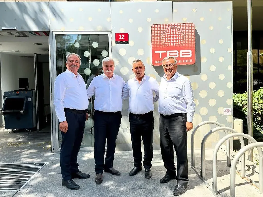 CHP’li 4 Belediye Başkanından Özgür Özel’e Destek