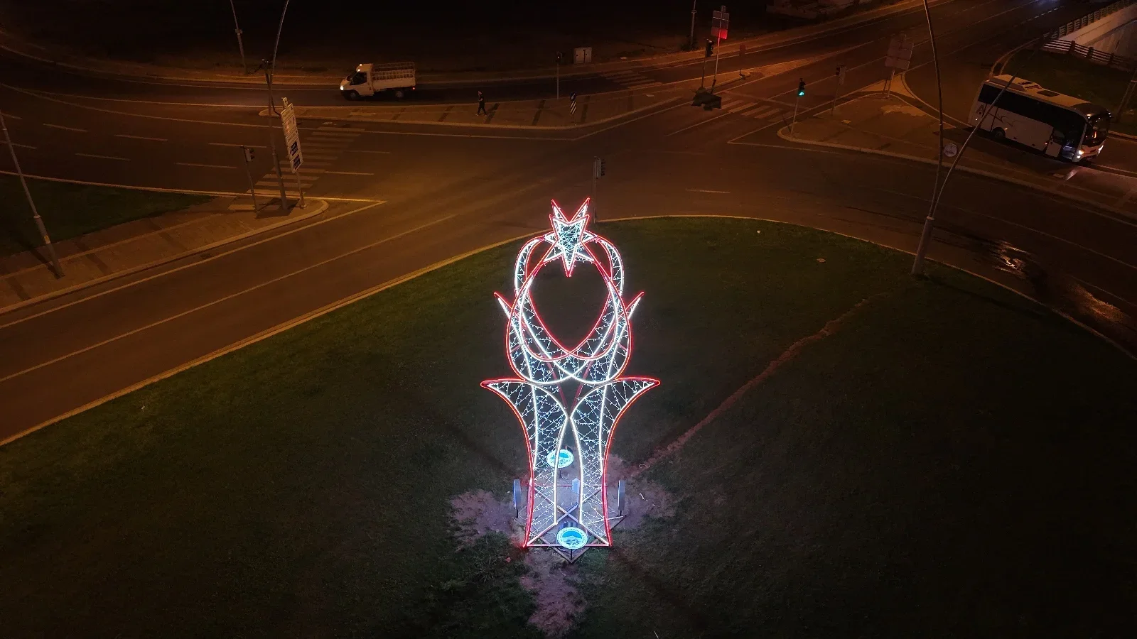 30 Ağustos Bulvarı’na ay yıldızlı dokunuş