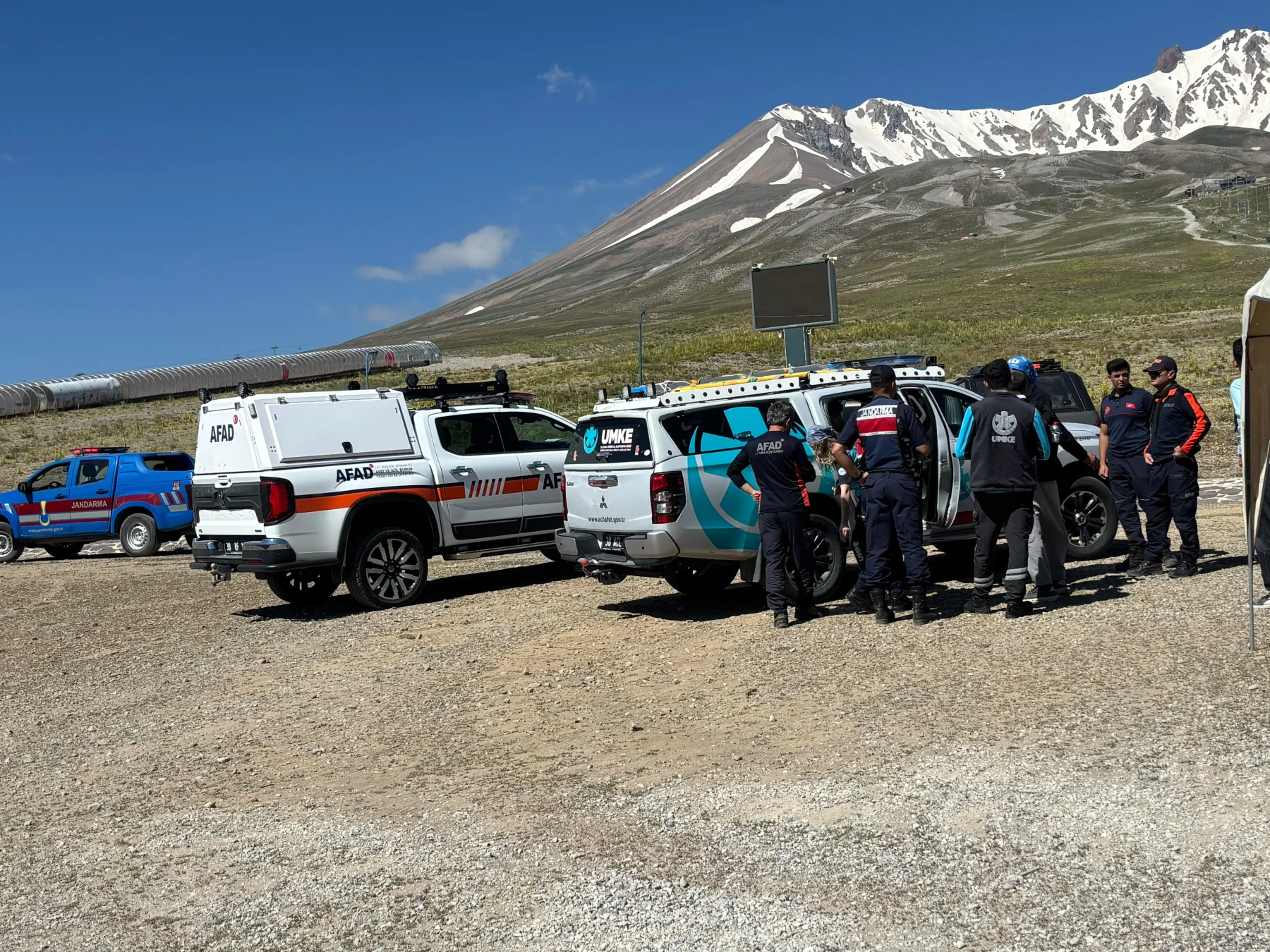 Erciyes'te yüksek irtifa rahatsızlığı yaşayan 3 dağcı kurtarıldı