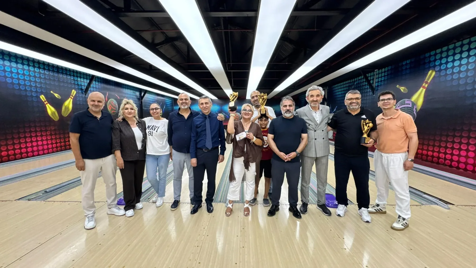 Gazeteciler bowling turnuvasında yarıştı
