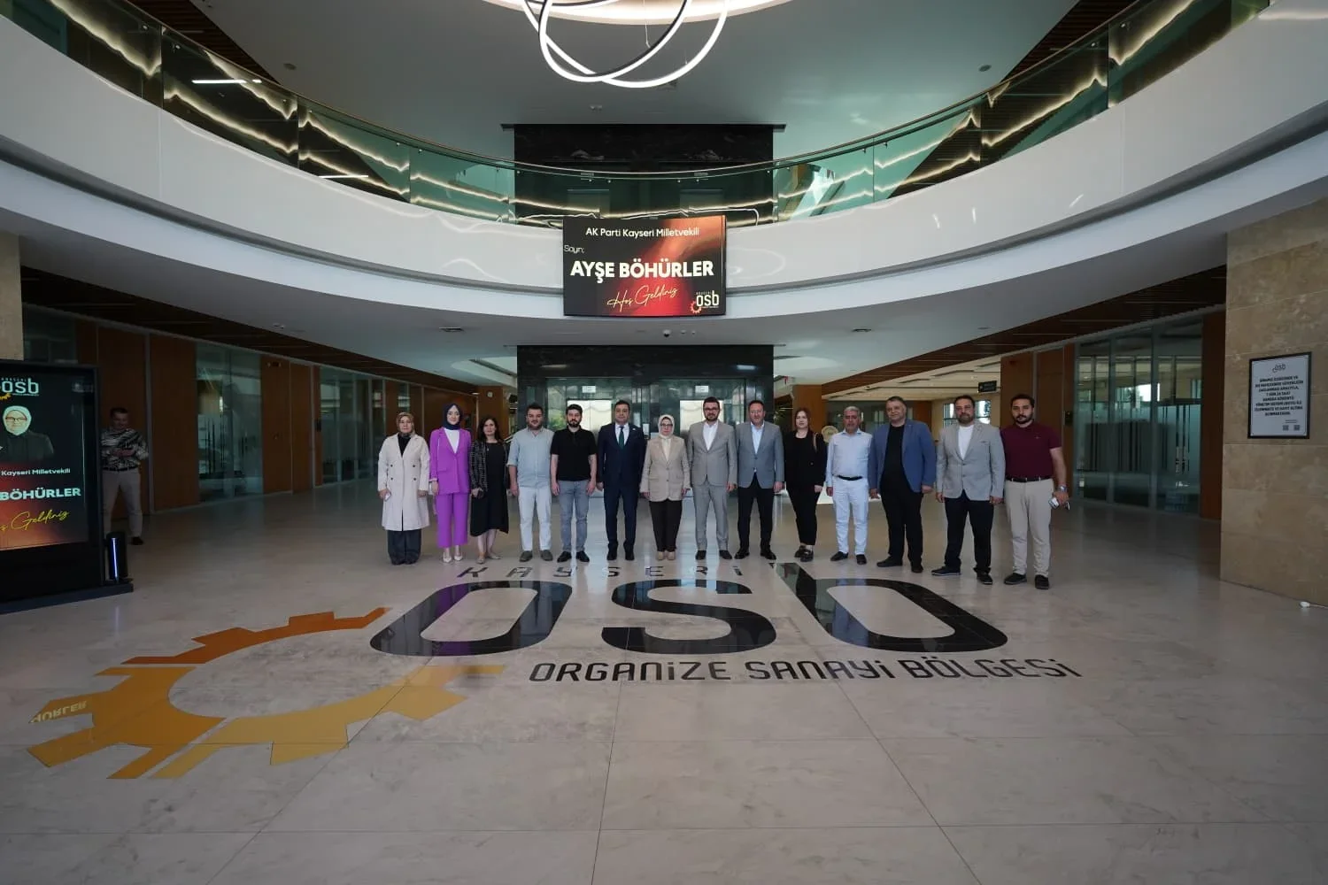 "Sanayicilerimizle istişare ediyor, Hep birlikte daha güçlü olacağımıza inanıyoruz"