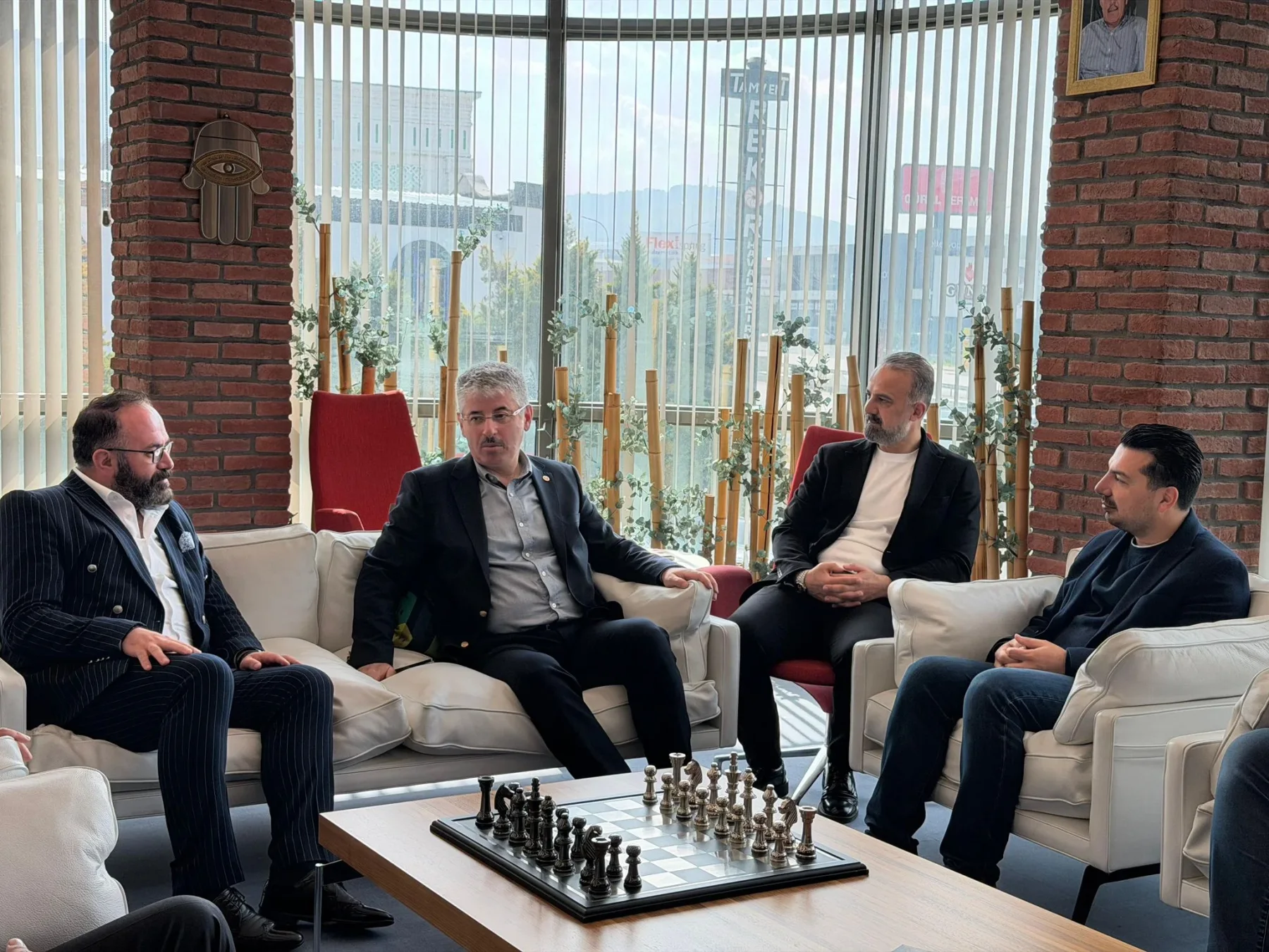 AK Parti’li Çopuroğlu, kapı sektörünün temsilcileri ile bir araya geldi