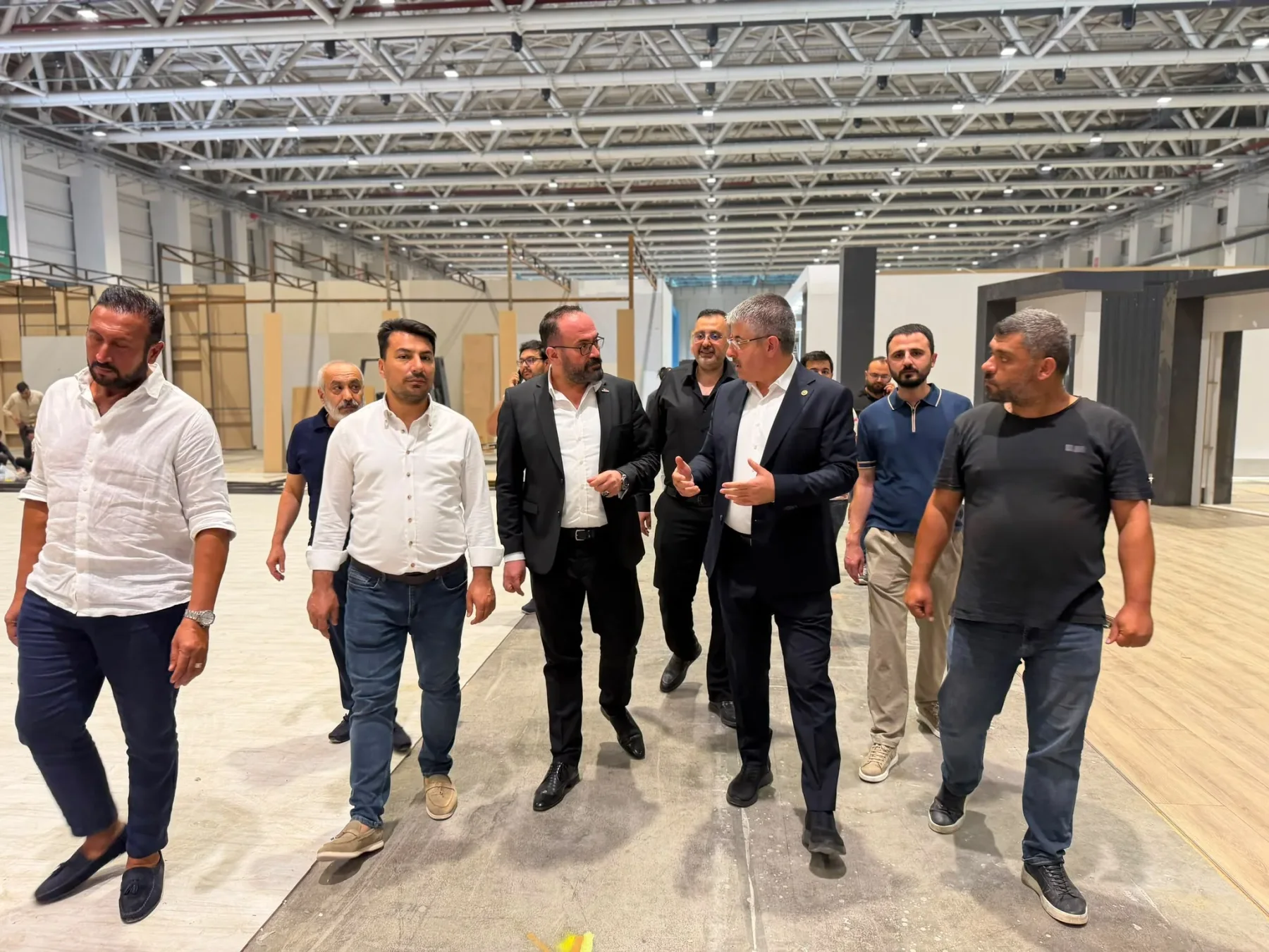 AK Parti’li Çopuroğlu’ndan Türkiye’nin en büyük Kapı Fuarı’na ziyart