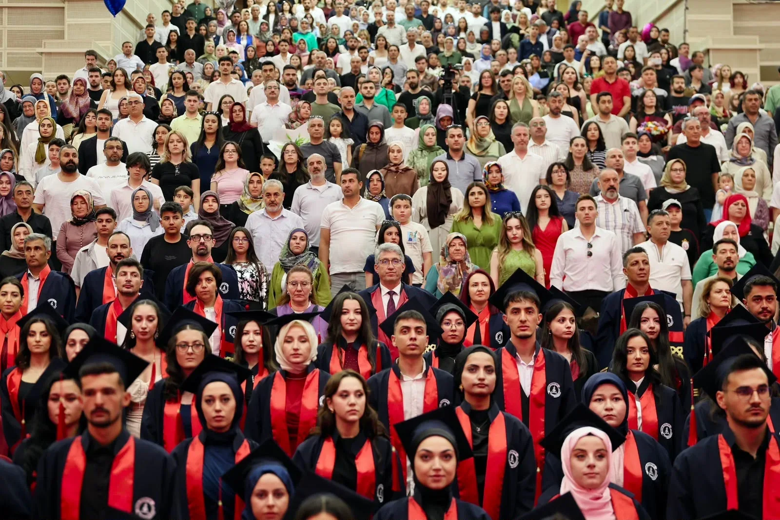 ERÜ Sağlık Hizmetleri Meslek Yüksekokulu, yeni mezunlarını verdi