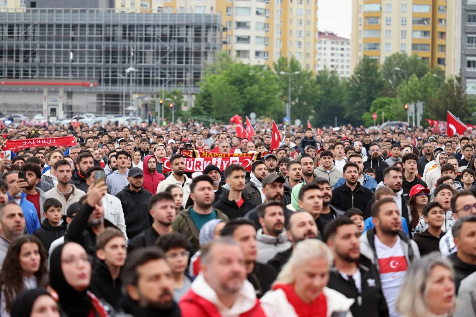 Talas'ta Milli Maç Heyecanı Dev Ekranda Yaşandı
