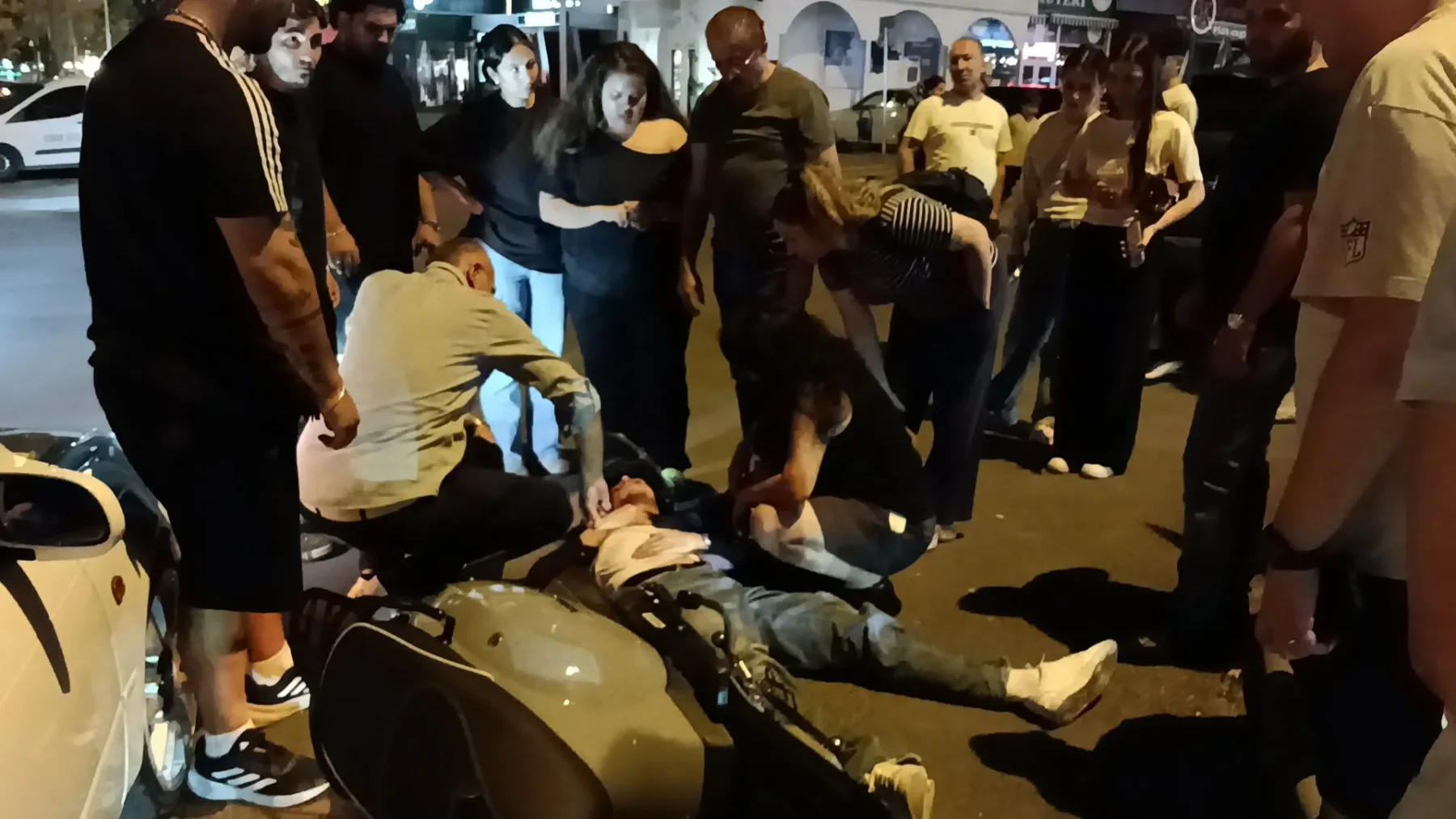 Otomobil ile motosiklet çarpıştı: 1 yaralı