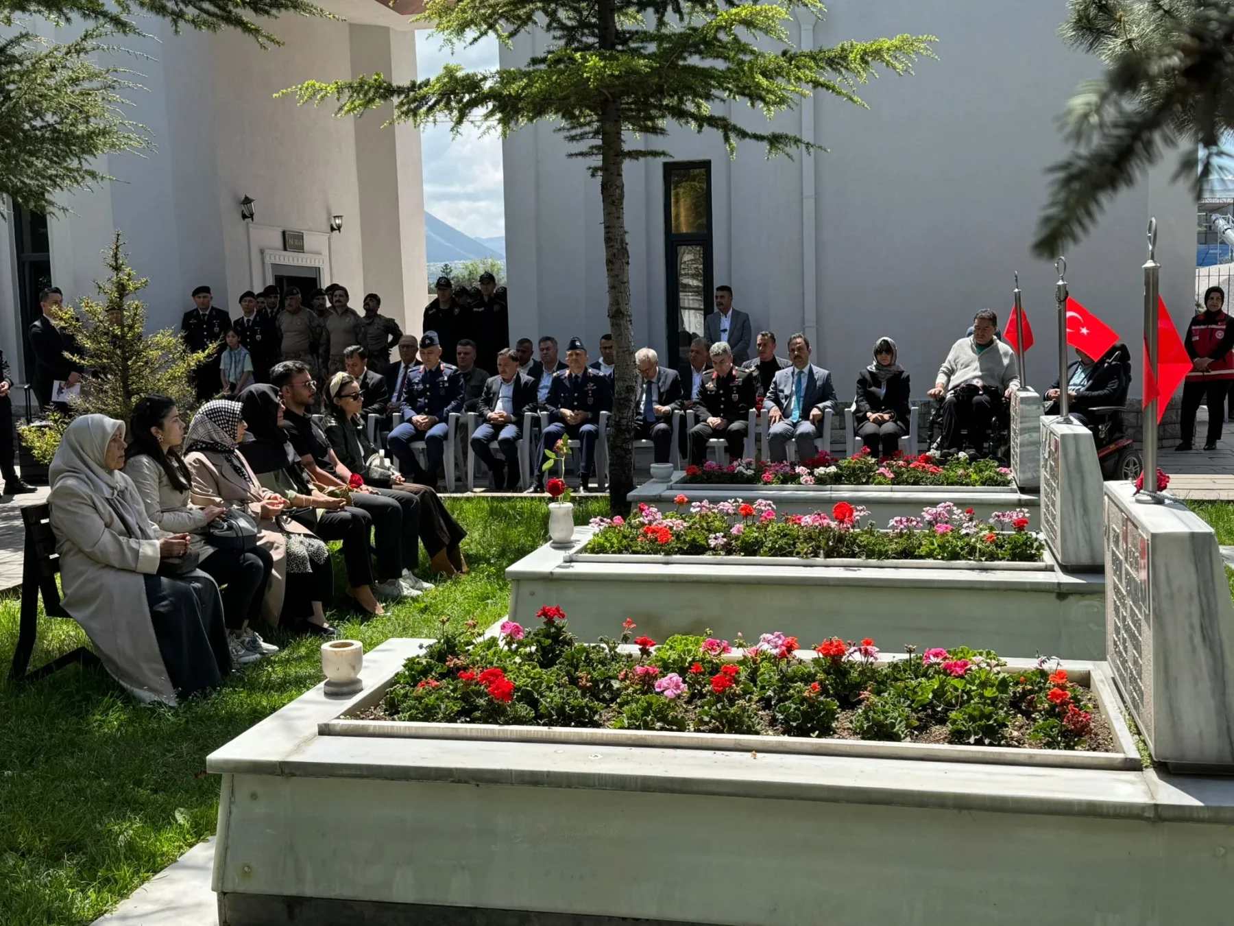 Kayseri Protokolünden Kartal Şehitliği’ne Ziyaret