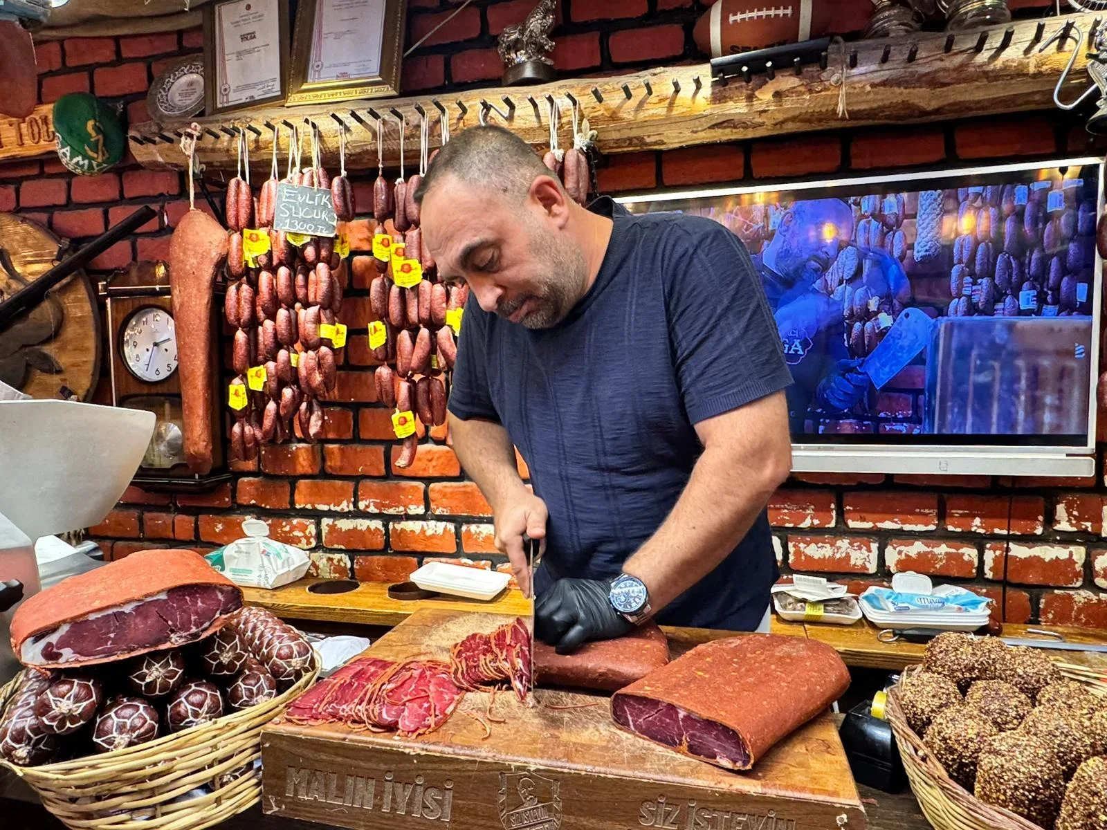 Gurbetçi sezonu pastırmacıların yüzünü güldürdü