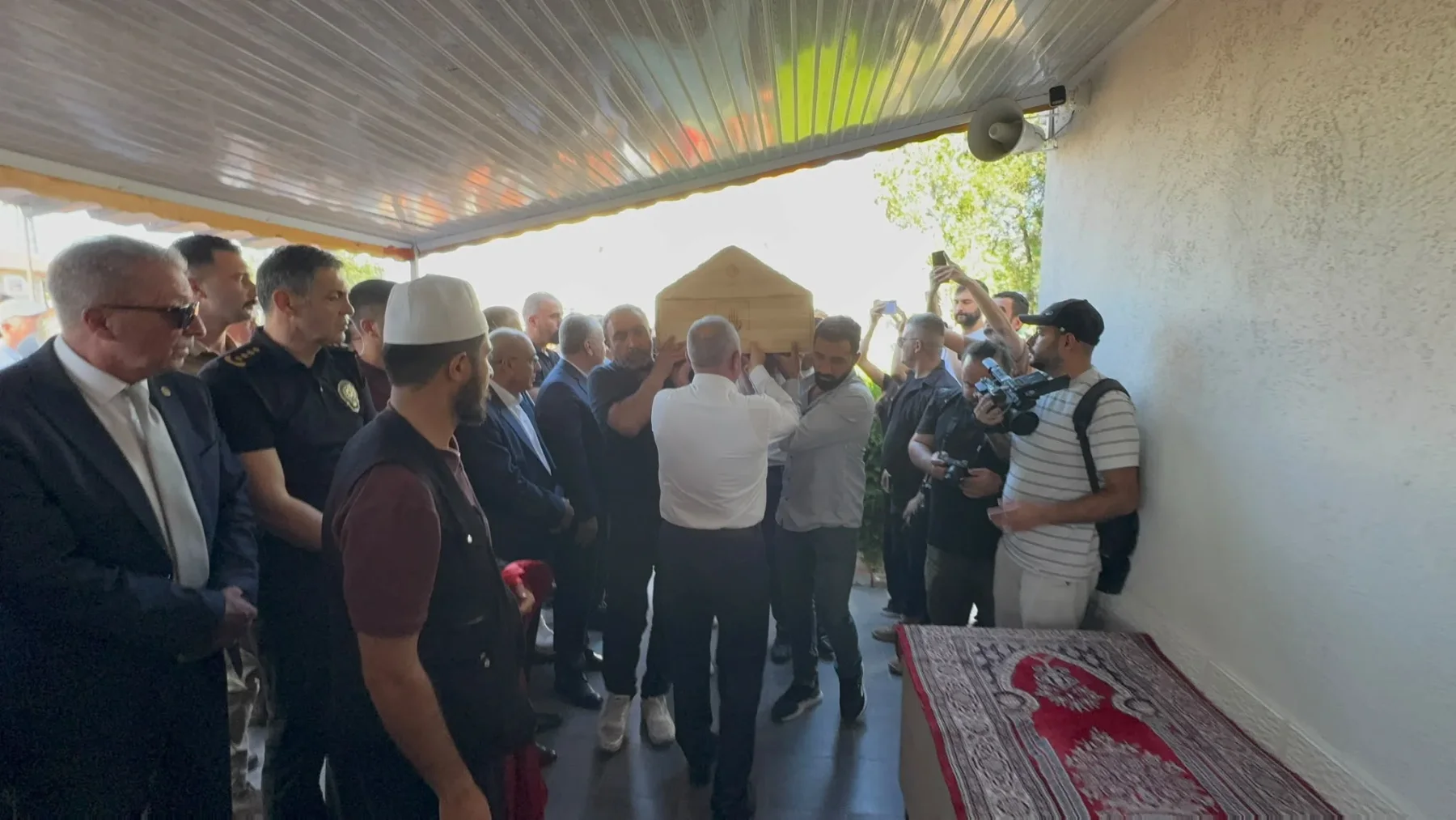 Hakim ve savcı yardımcısı Yusuf Aslan’ı hafız kardeşi son yolculuğuna uğurladı