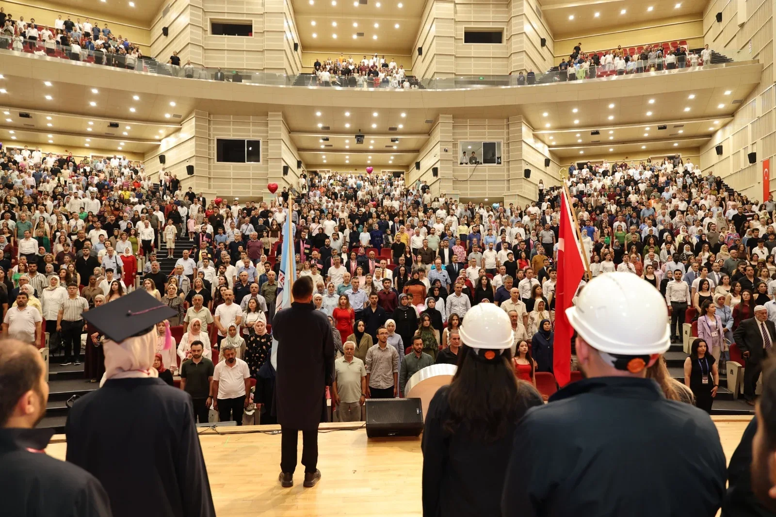 ERÜ Mühendislik Fakültesi yeni dönem mezunlarını verdi