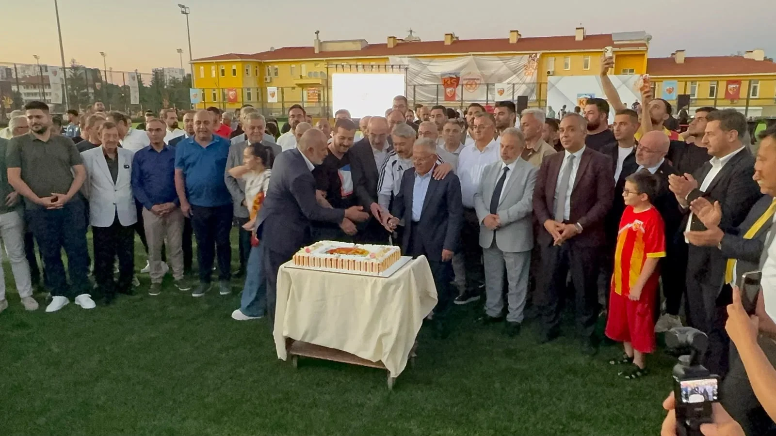 Kayserispor Başkanı Çamlı: Kayserispor’u misafir olduğu yerden ev sahibi olduğu yere taşıyacağız