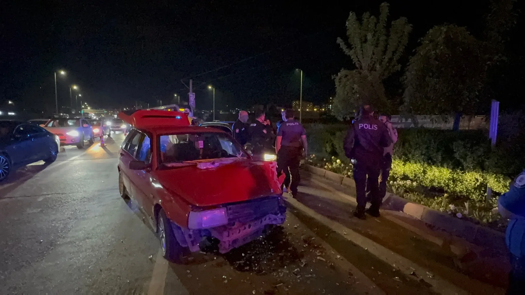 Polis Aracının Karıştığı Zincirleme Kazada 2 Yaralı