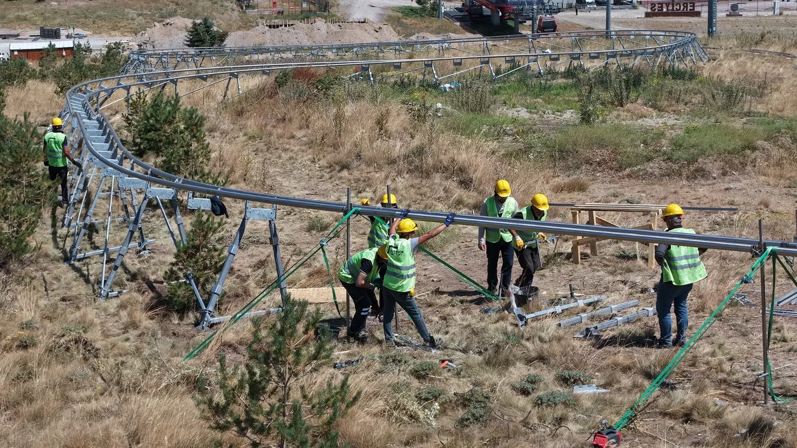 Erciyes’te dağ kızağı için raylar yerleştirilmeye başlandı