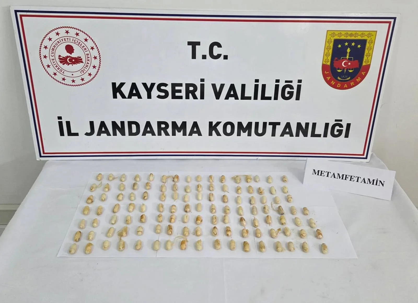 Develi’de uyuşturucuyu bağırsaklarında taşıdı