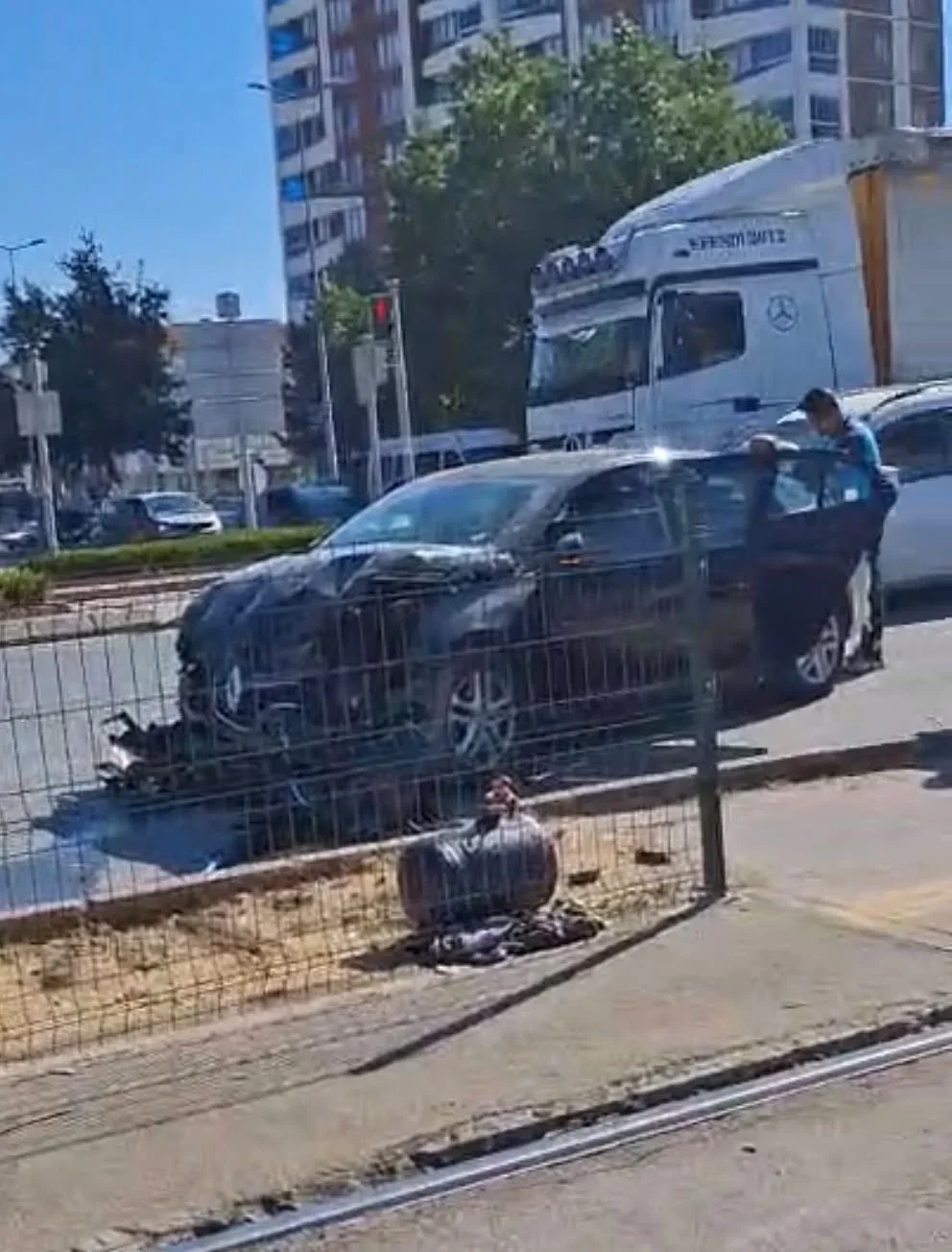 3 aracın karıştığı zincirleme kazada 2 yaralı