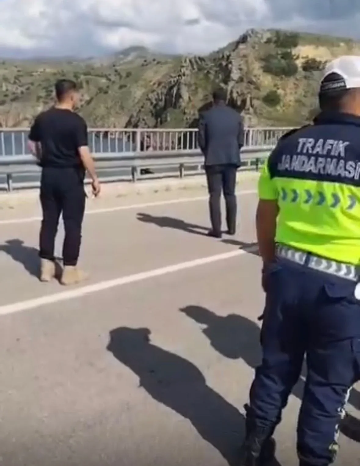 Kaymakam Öztoprak, Kızılırmak’a Atlamak İsteyen Şahsı İkna Etti