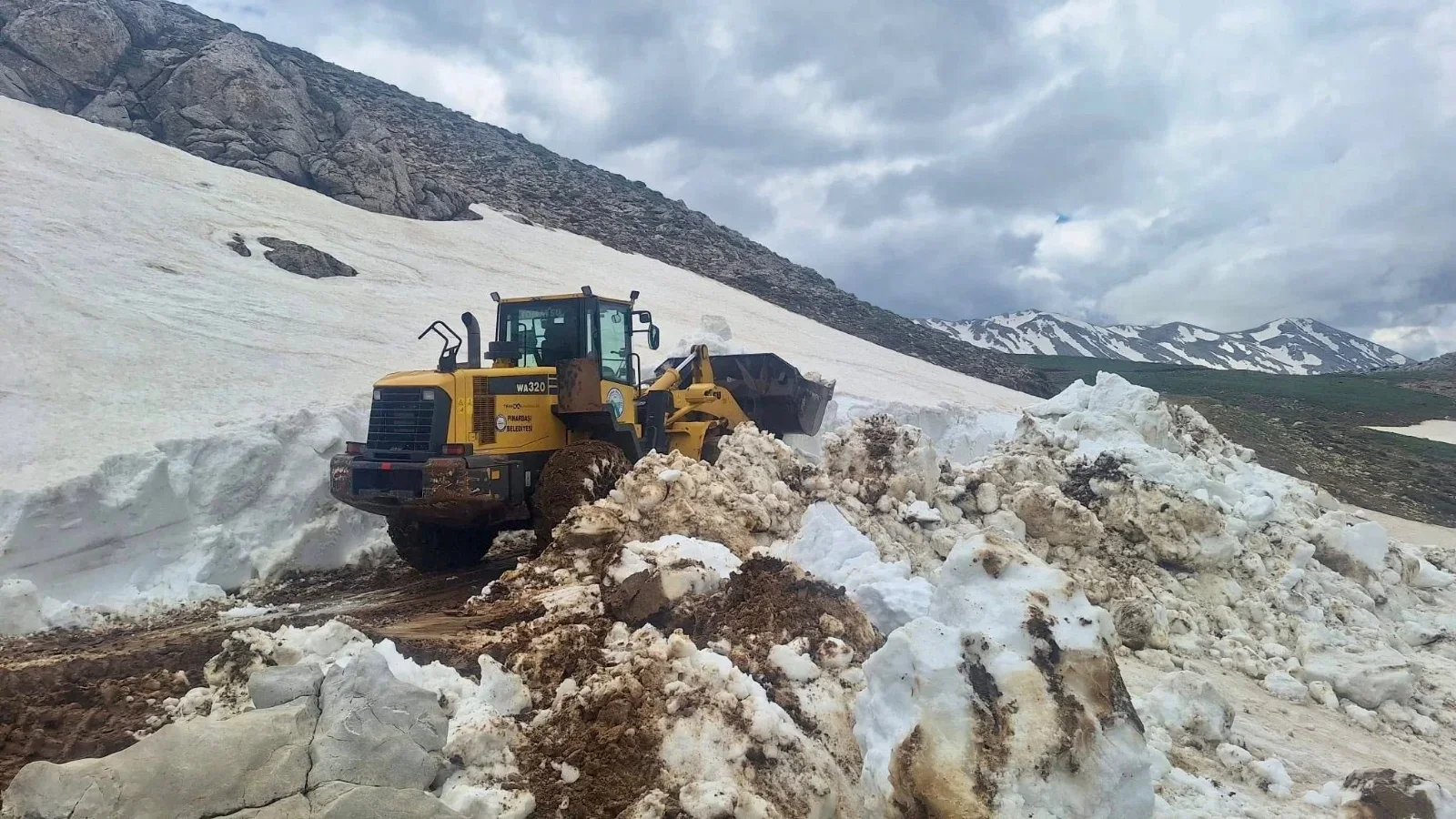 Pınarbaşı’da Karla Kaplı Yayla Yolları Açılıyor