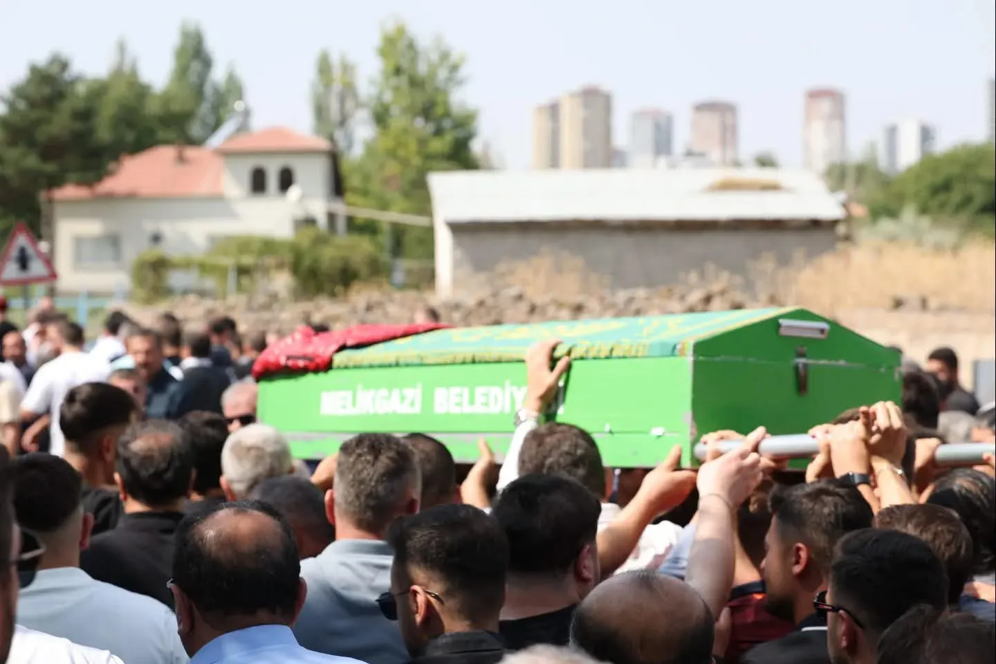 Kazada babasının ardından hayatını kaybeden Hacı Ali, toprağa verildi