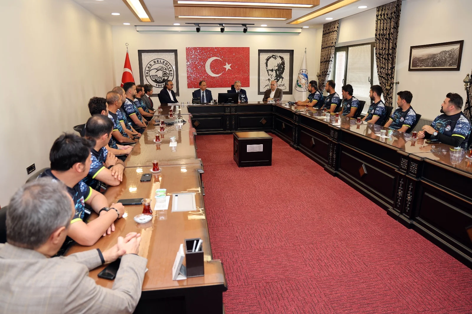 Başkan Yalçın’dan dragon yarışlarında dereceye giren takıma tebrik