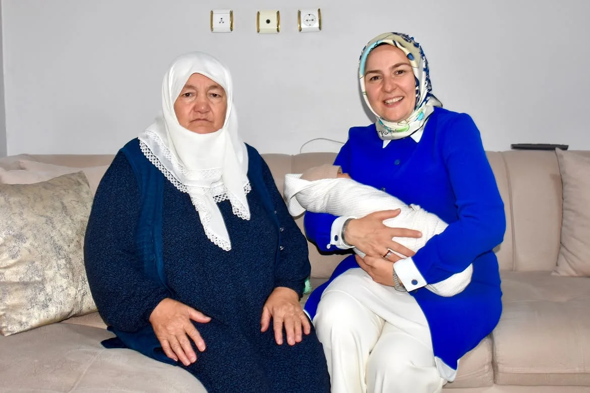 Fatma Çolakbayrakdar, Kocasinan’da sosyal destek alan aileleri ziyaret etti