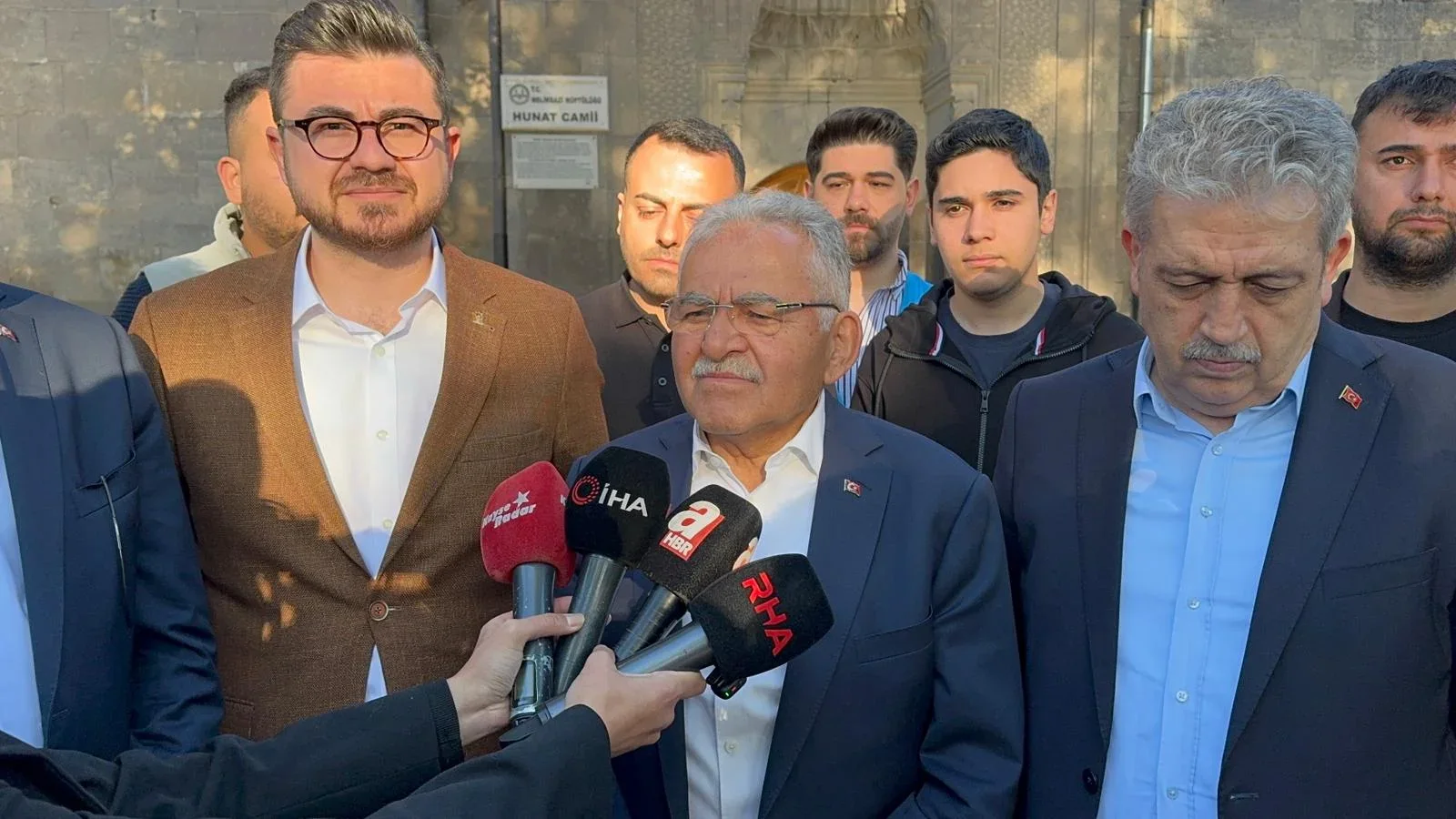 Kayseri Protokolü Bayram Namazını Hunat Caminde Kıldı