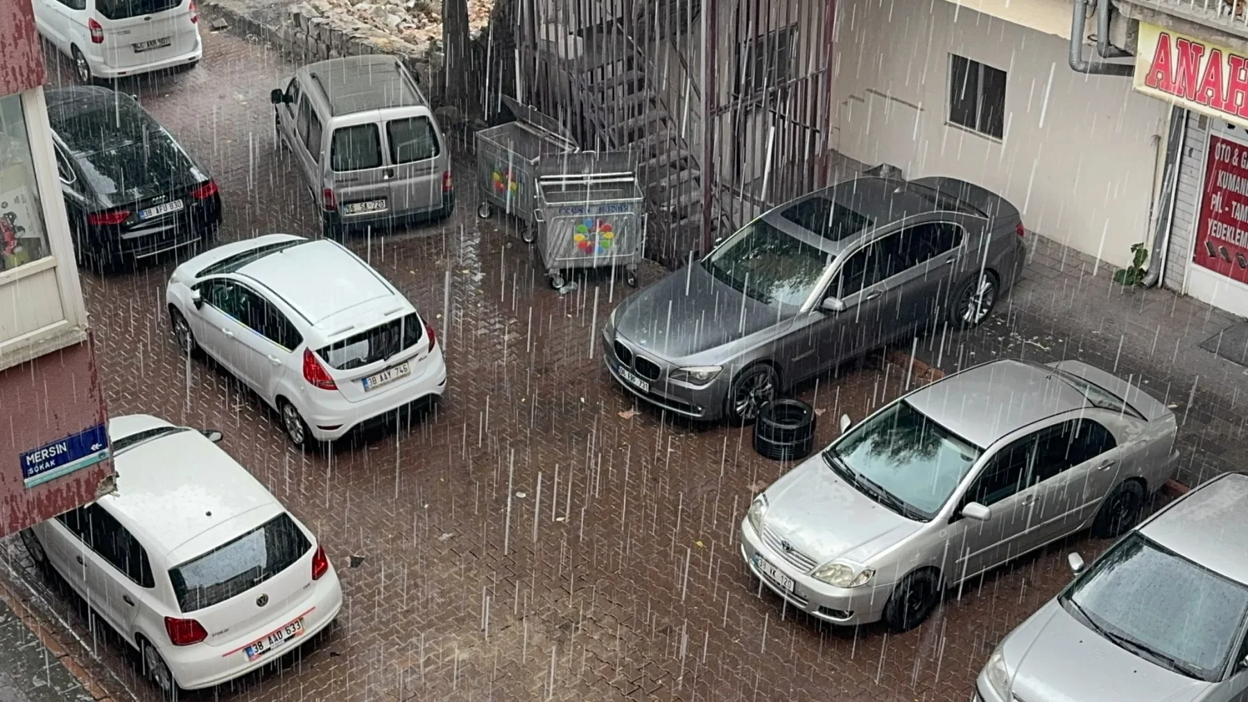 Kayseri’de sağanak yağış etkili oldu
