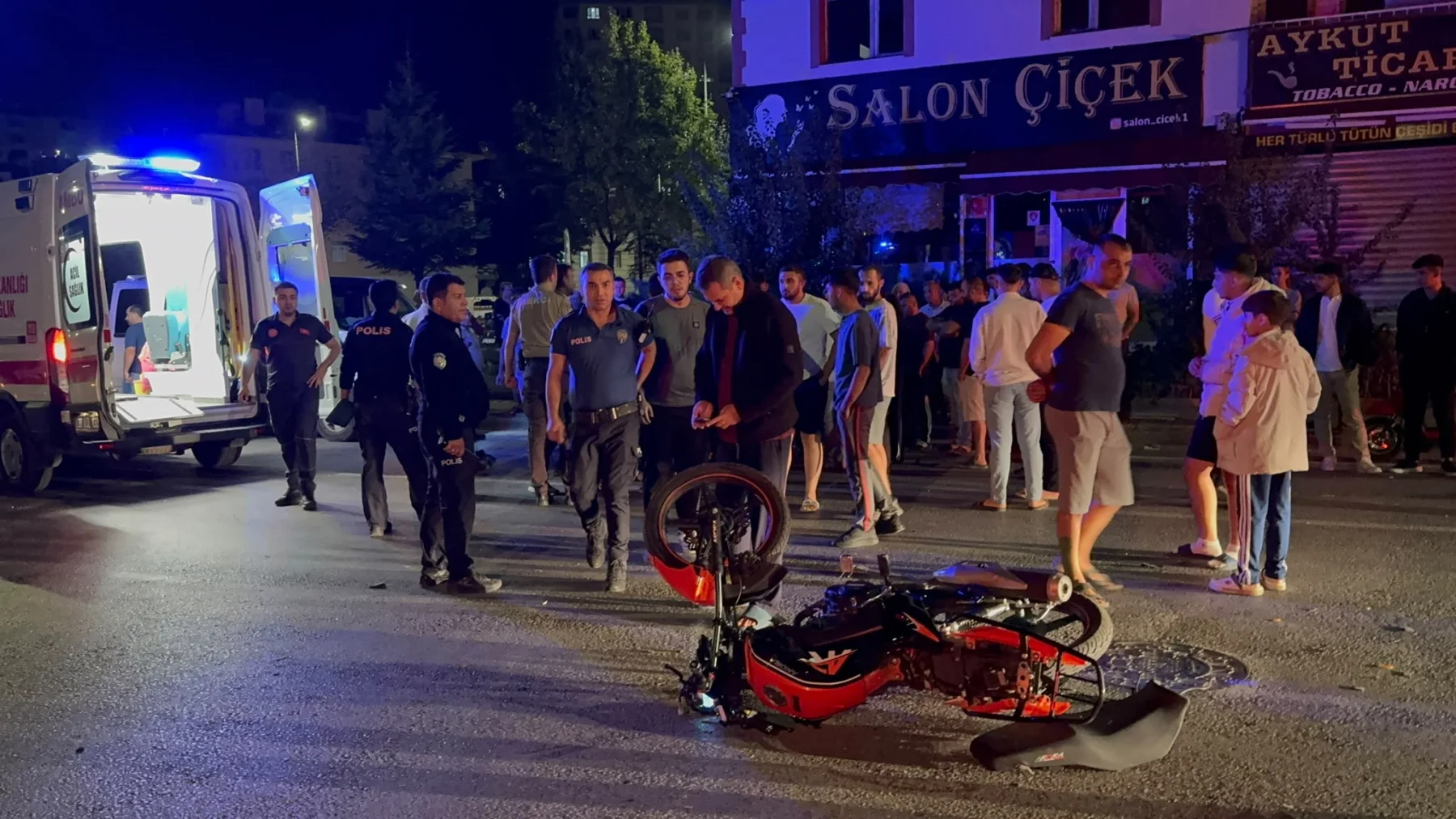 Otomobil ile motosiklet çarpıştı: 2 yaralı