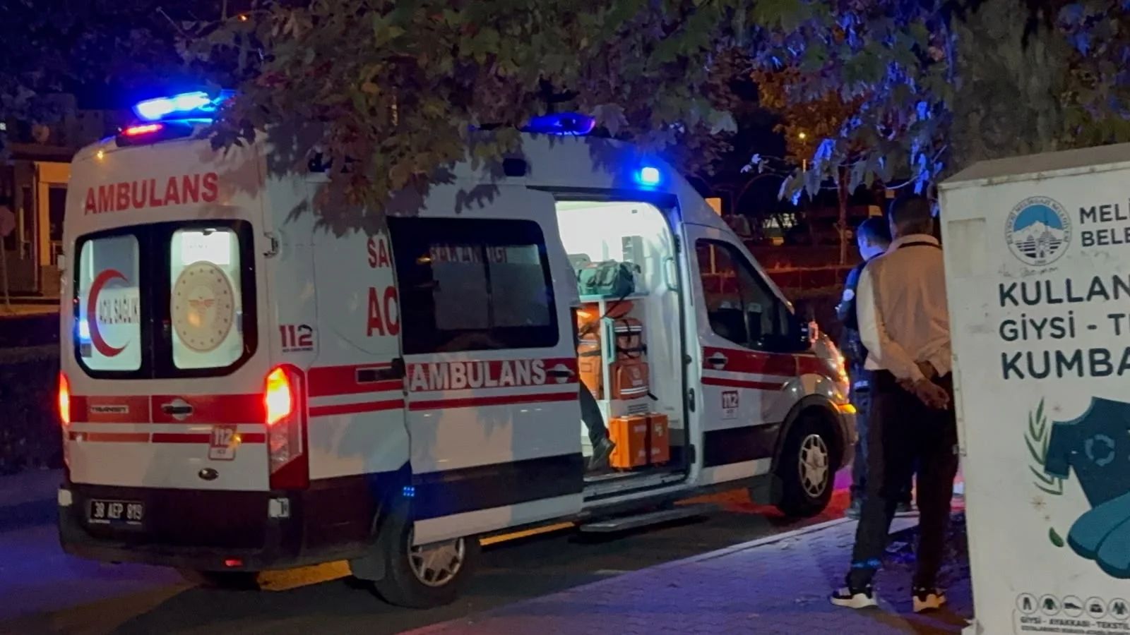 Trafikte bıçaklı yol verme kavgası: 1 yaralı