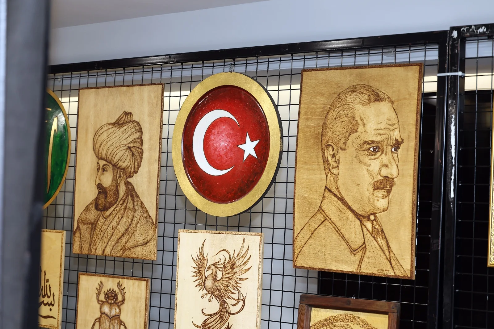 Talas’ta “Tezhip-Hat-Ebru-Yakma Eserler Sergisi” açıldı