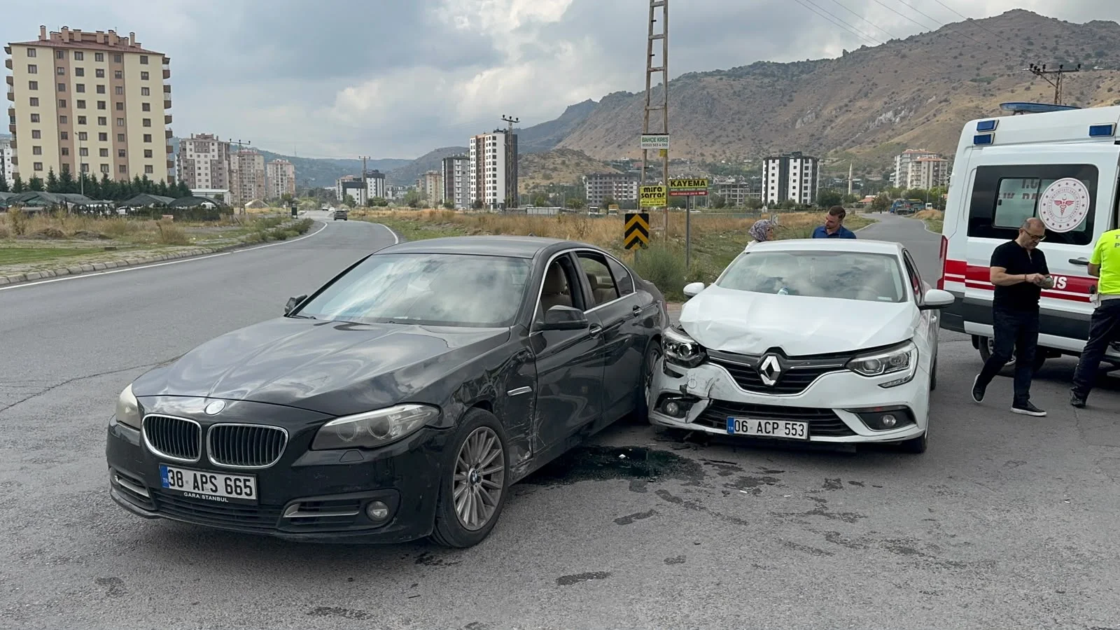 Kayseri’de iki otomobil çarpıştı: 2 yaralı
