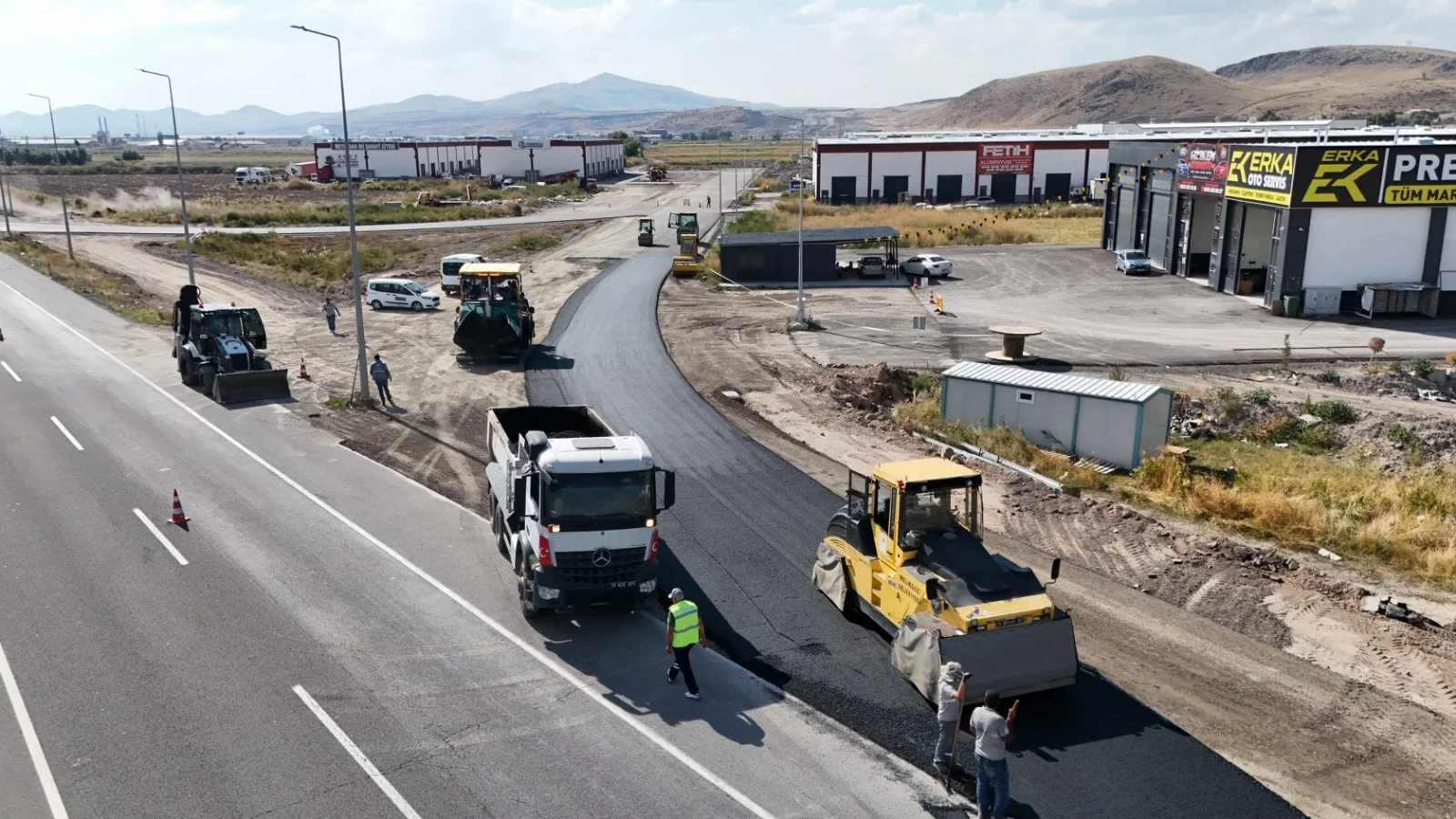 Melikgazi’den Metalsan Sanayi Sitesi’ne asfalt desteği