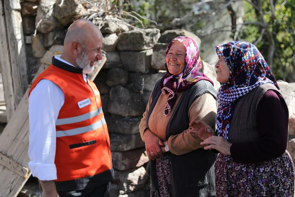 Kocasinan’ın kırsal mahallelerindeki mezarlıklar yenileniyor