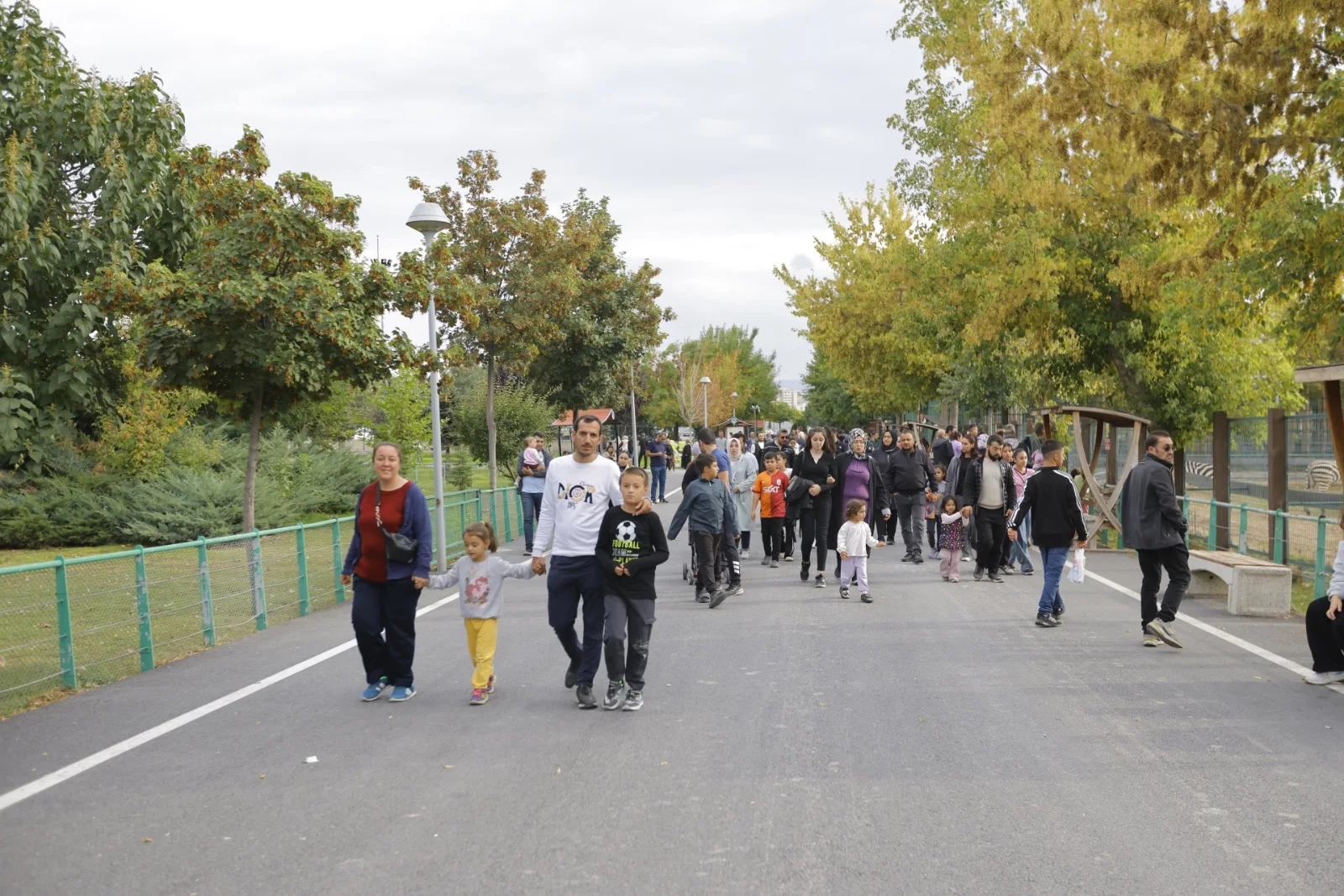 Büyükşehir’in Hayvanat Bahçesi’ndeki ücretsiz ziyaret uygulamasına yoğun ilgi