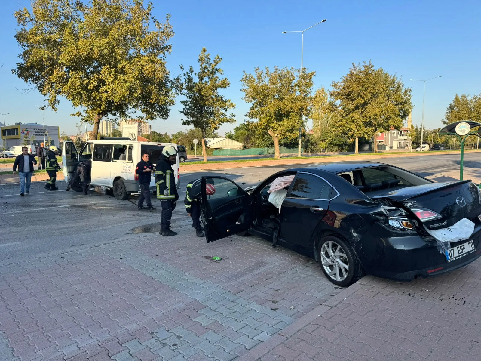 Kayseri’de minibüs ile otomobil çarpıştı: 2 yaralı