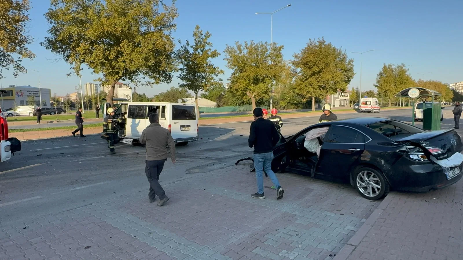 Kayseri’de minibüs ile otomobil çarpıştı: 2 yaralı