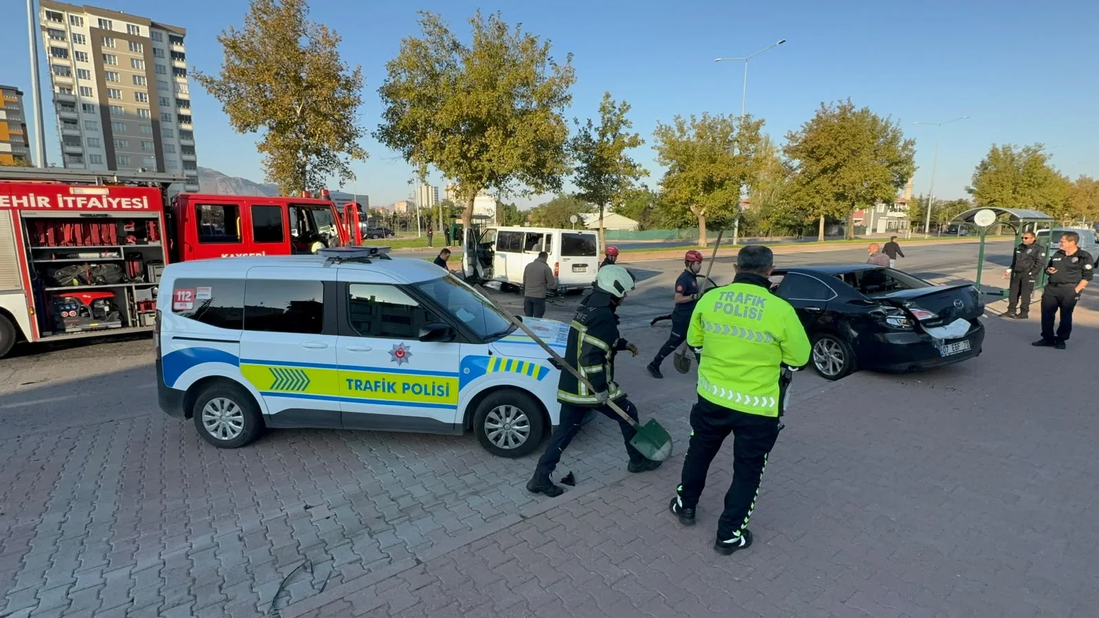 Kayseri’de minibüs ile otomobil çarpıştı: 2 yaralı