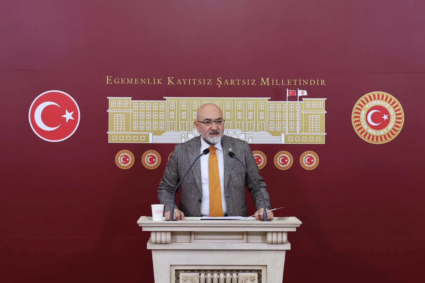 “Başıboş sokak hayvanları konusunda devlet millet el ele vermeli!”