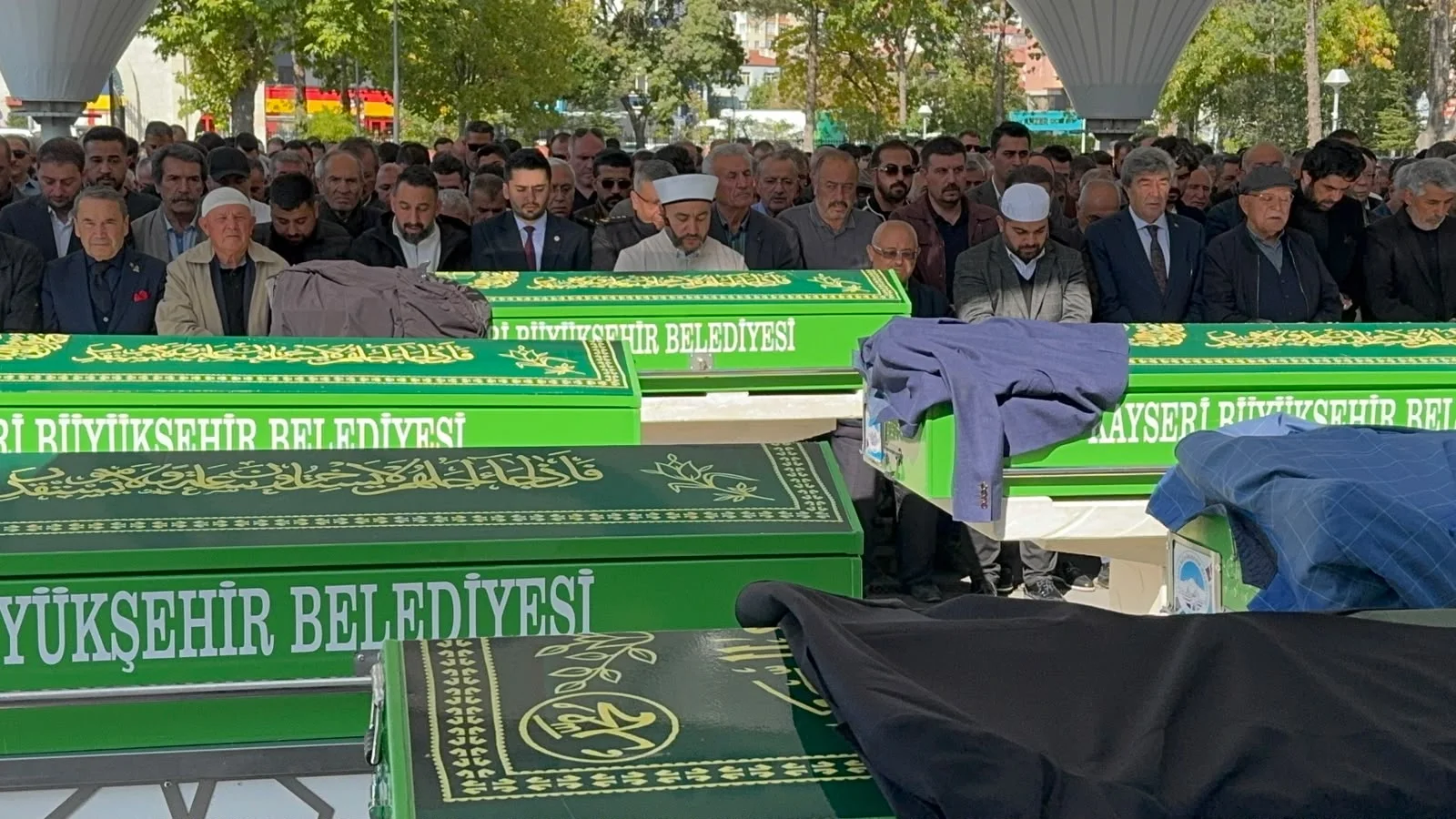 Kazada yaşamını yitiren Karakoç çifti ile Nazlı Avcı son yolculuğuna uğurlandı