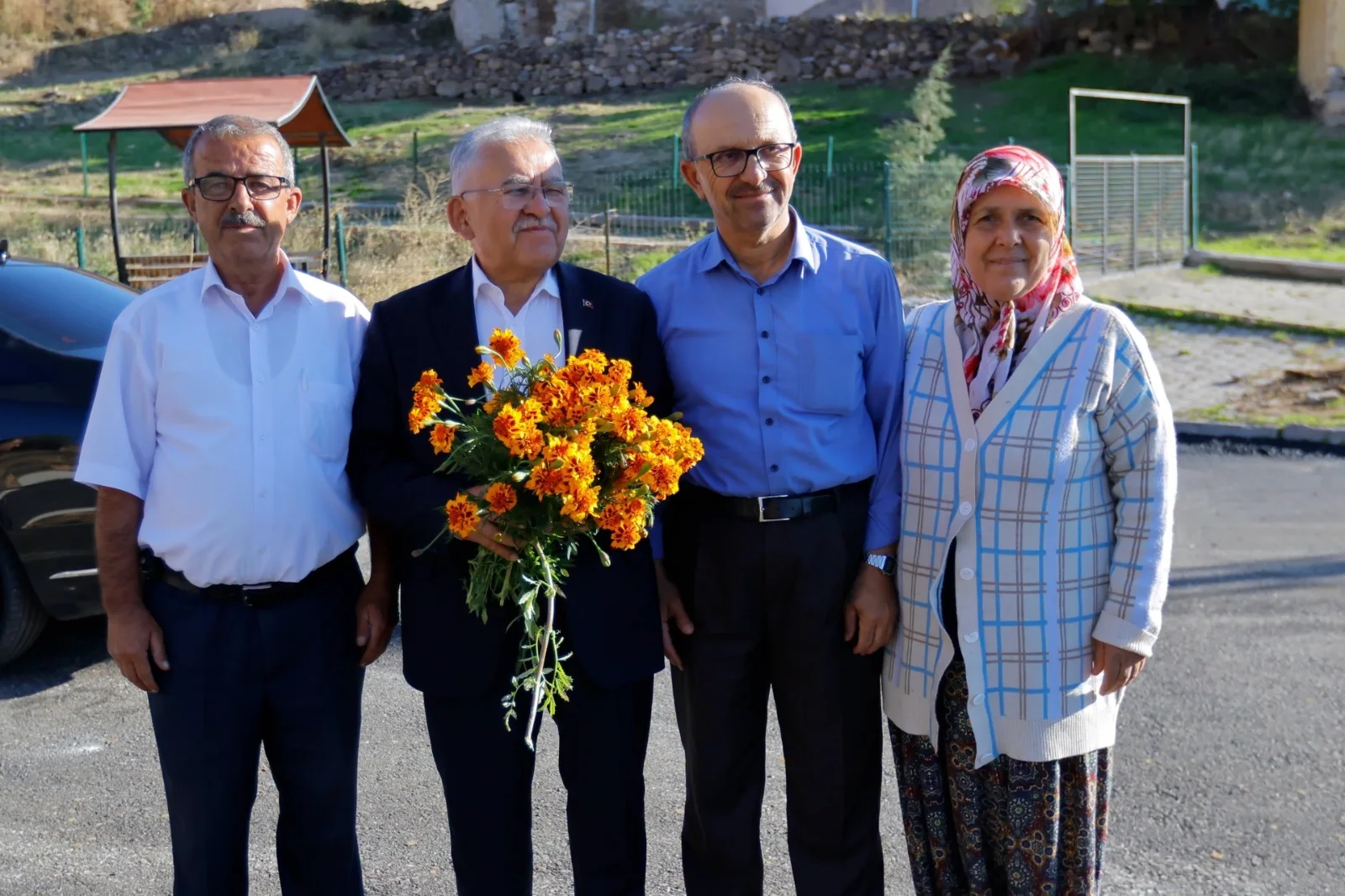 Başkan Büyükkılıç’tan Develi Tombak Mahallesi’nde asfalt incelemesi