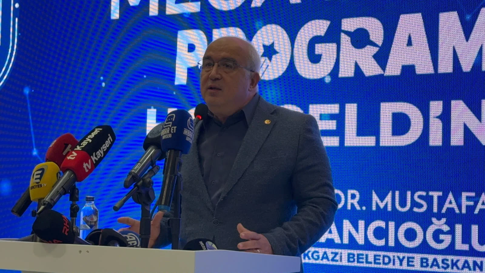 Melikgazi’de MEGA robot tanıtıldı, TEKNOFEST şampiyonları ödüllendirildi