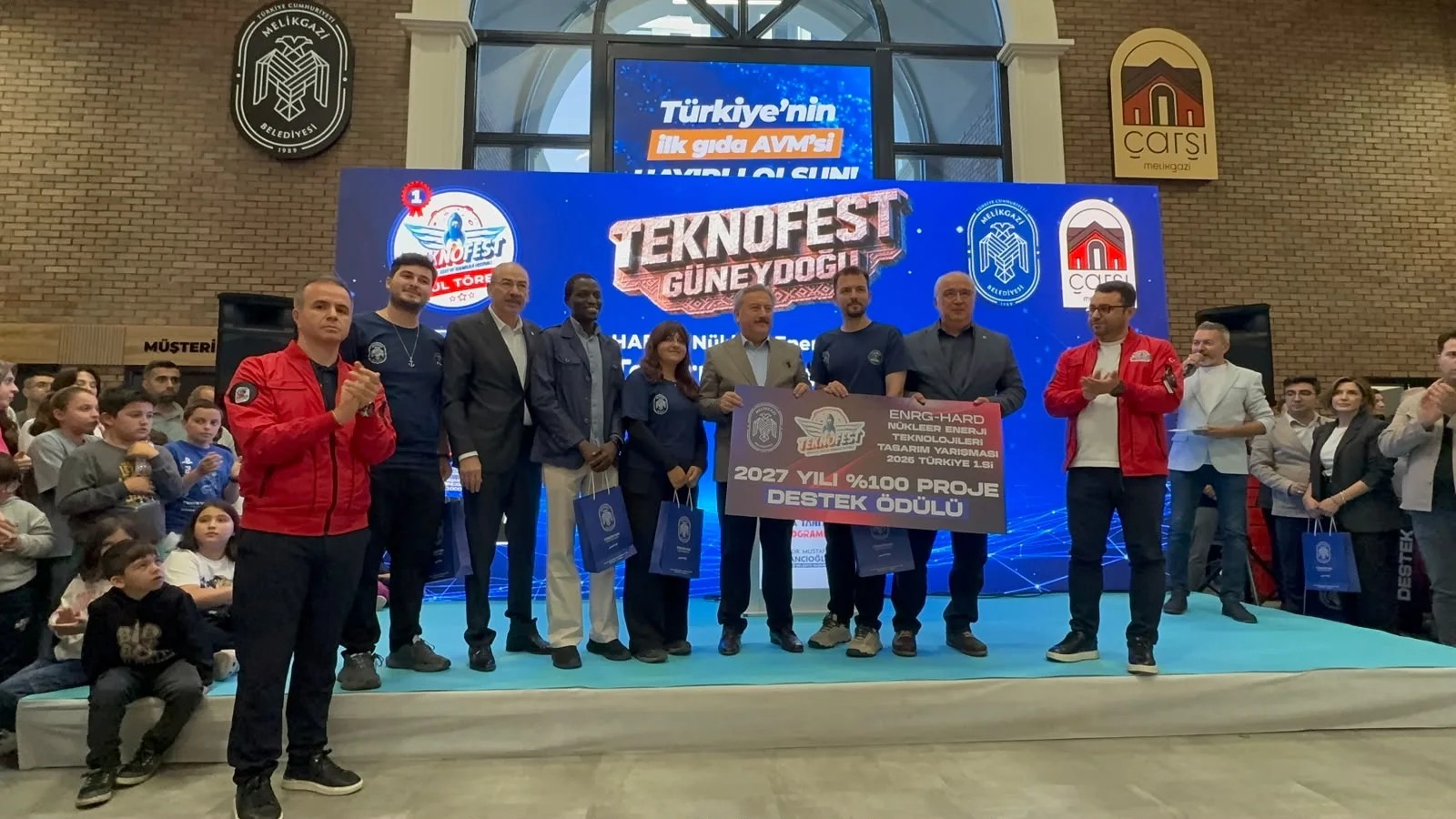 Melikgazi’de MEGA robot tanıtıldı, TEKNOFEST şampiyonları ödüllendirildi