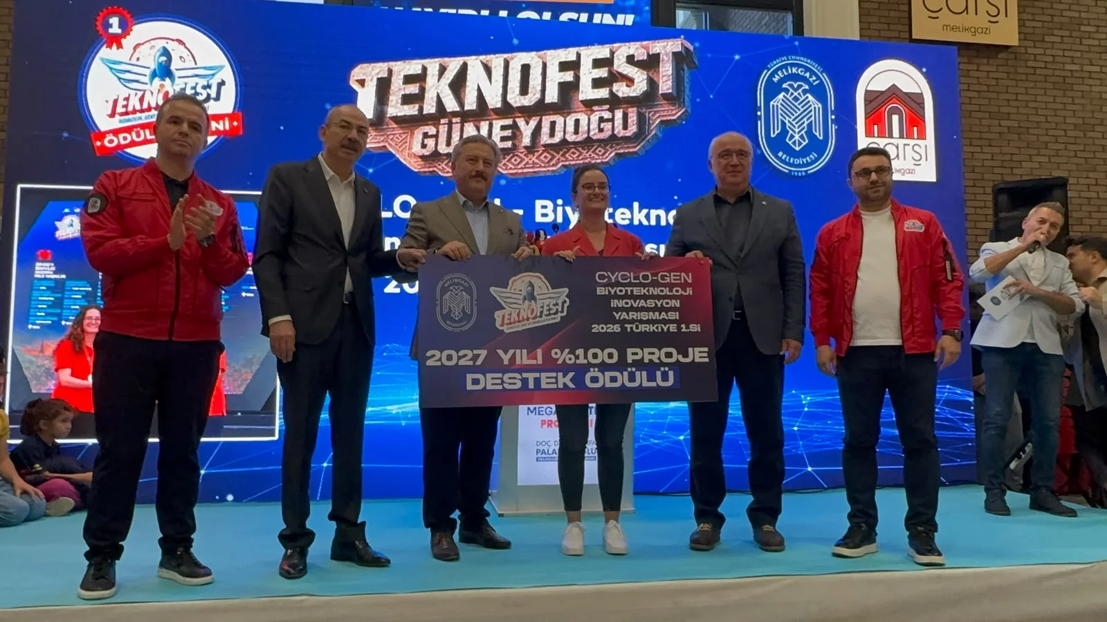 Melikgazi’de MEGA robot tanıtıldı, TEKNOFEST şampiyonları ödüllendirildi