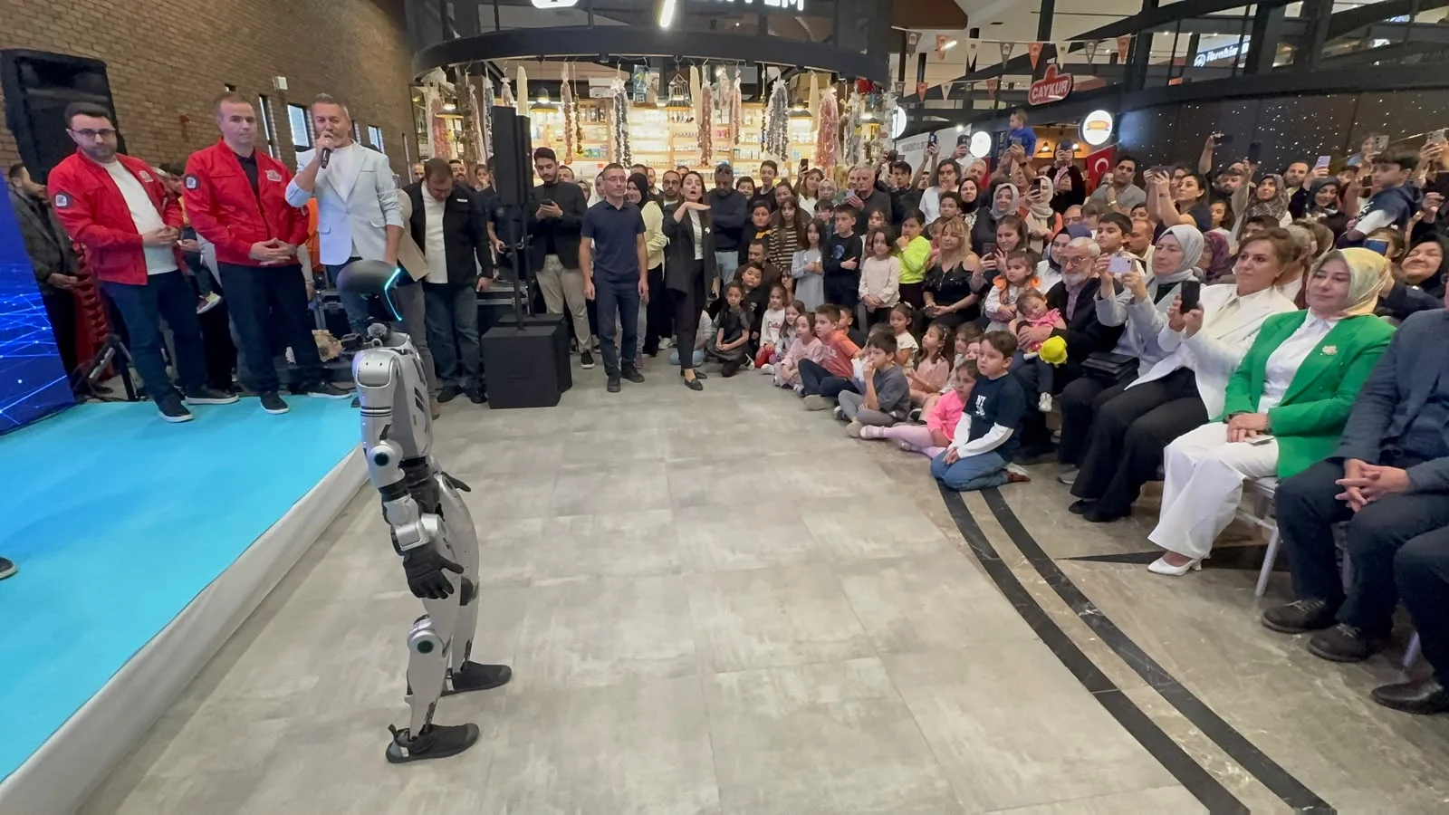 Melikgazi’de MEGA robot tanıtıldı, TEKNOFEST şampiyonları ödüllendirildi