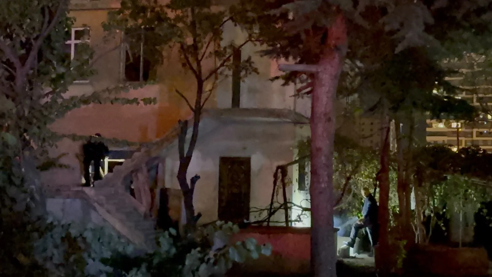 Kayseri’de iki metruk bina ateşe verildi