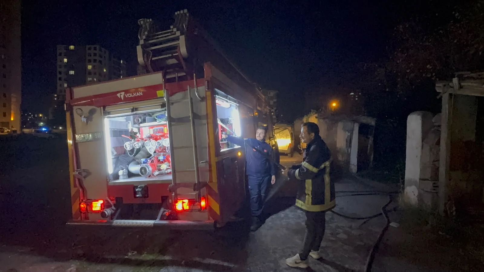 Kayseri’de iki metruk bina ateşe verildi