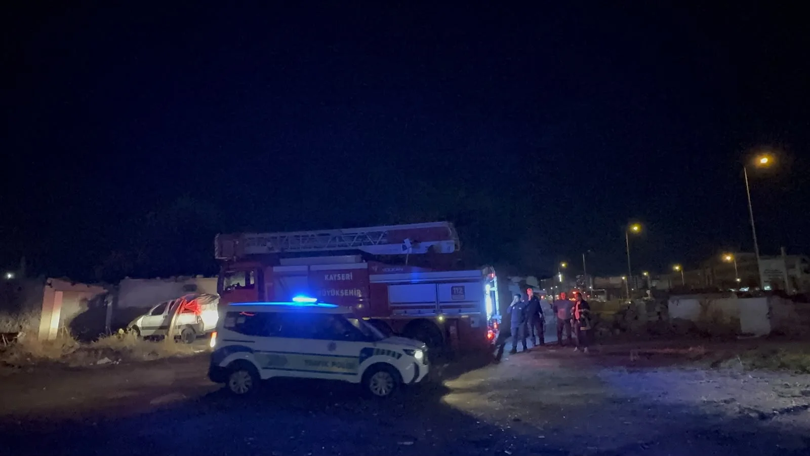 Kayseri’de iki metruk bina ateşe verildi